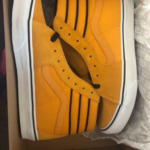 Vans high top shoes size 9.